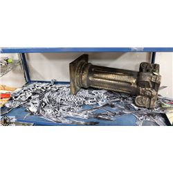 LOT OF HALLOWEEN SKELETONS SOLD WITH DECORATIVE