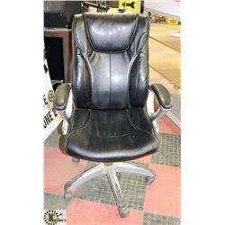 HYDRAULIC LIFT OFFICE CHAIR AS IS