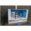 Image 2 : NIB Starting Line Up Freeze Frame Hockey Set & Mark Messier NHL Legends Figure