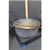 Image 3 : (2) Enamel Pots
