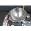 Image 5 : Cakes Pans & Misc Decor