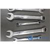 Image 3 : Variety of Ratcheting & Non-Ratcheting Wrenches