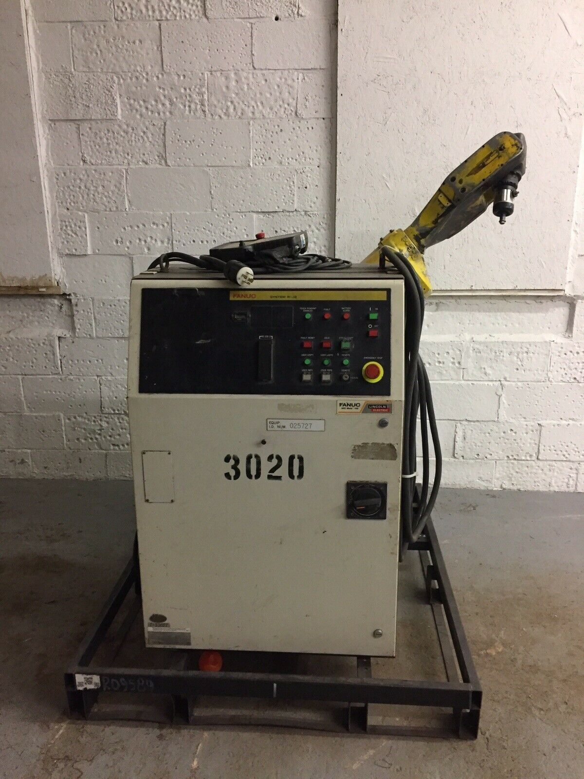 Fanuc Arc Mate 100 w/RJ2 Controller