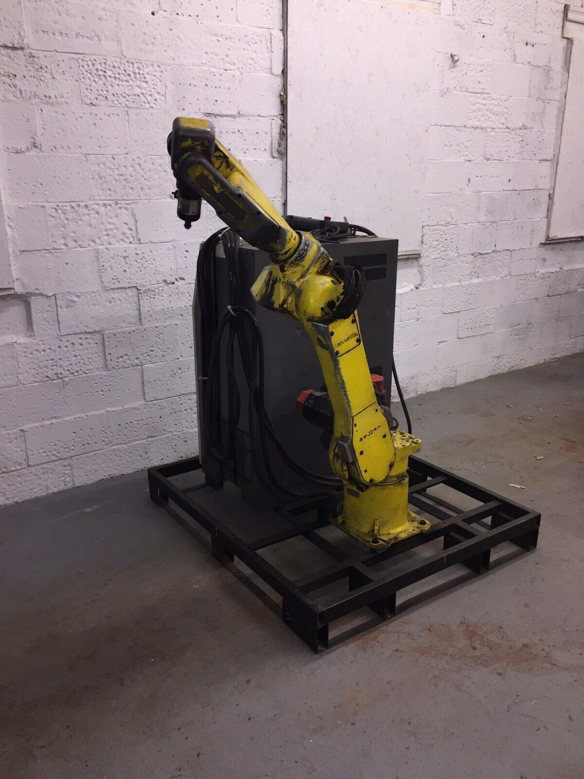 Fanuc Arc Mate 100 w/RJ2 Controller