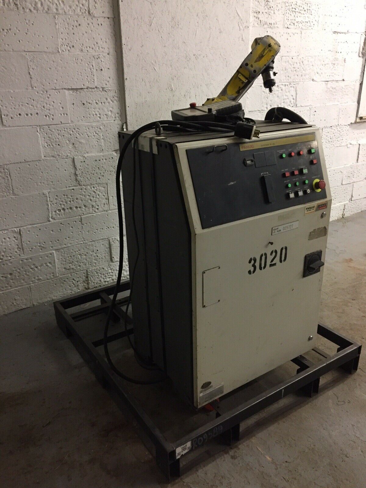 Fanuc Arc Mate 100 w/RJ2 Controller