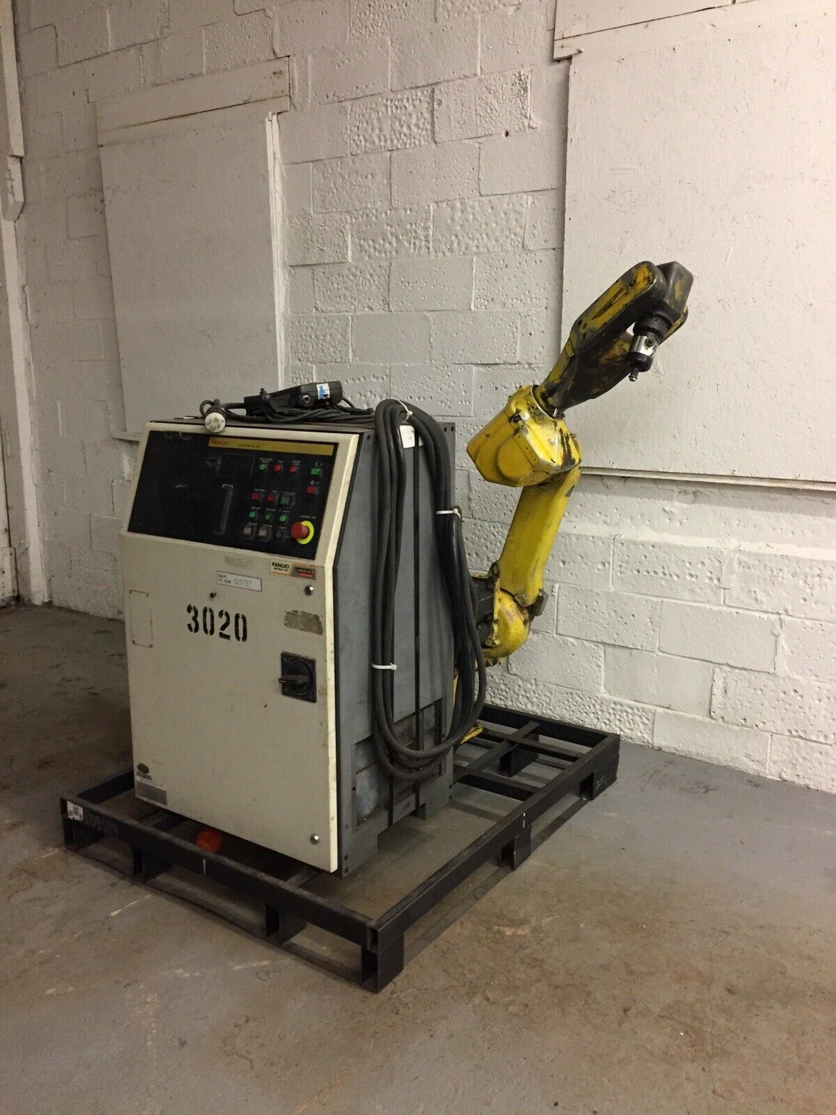 Fanuc Arc Mate 100 w/RJ2 Controller