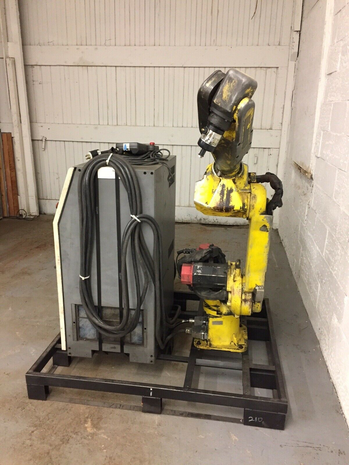 Fanuc Arc Mate 100 w/RJ2 Controller