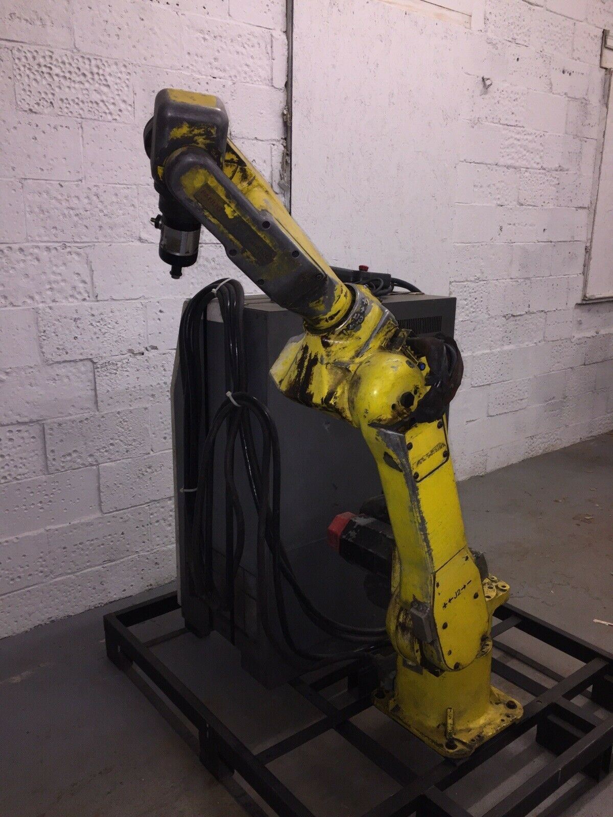 Fanuc Arc Mate 100 w/RJ2 Controller