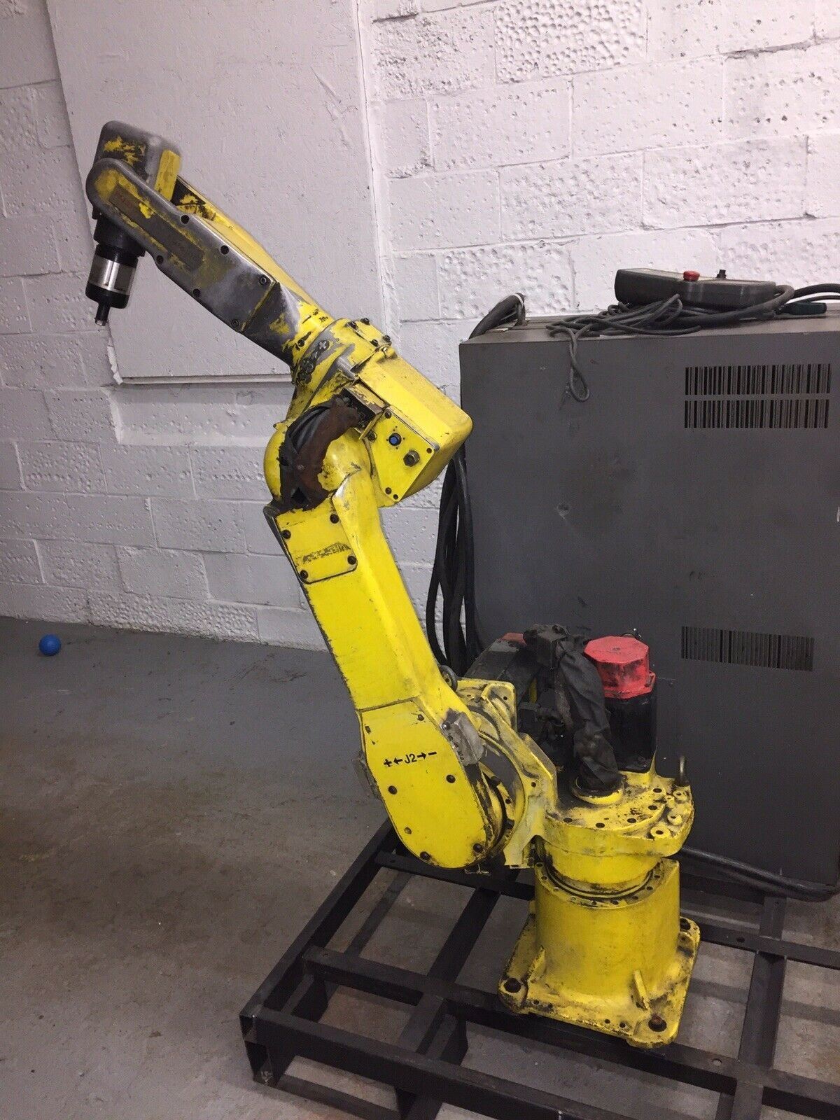 Fanuc Arc Mate 100 w/RJ2 Controller