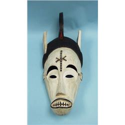Mask Igbo. A large carved and hand painted wooden