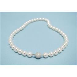 A very fine quality 8.5 -8 mm cultured pearl neck