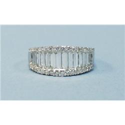 A very good 18 kt. white gold and diamond band ri