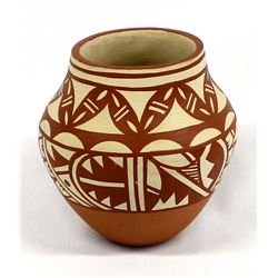 Native American Jemez Pottery Jar by Dolores Toya