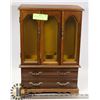 Image 1 : VINTAGE JEWELLERY BOX.