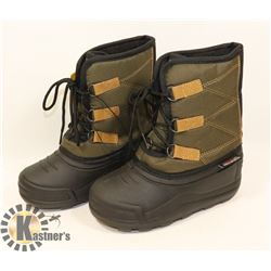 WEATHER SPIRITS BOYS SIZE 1 WINTER BOOTS.