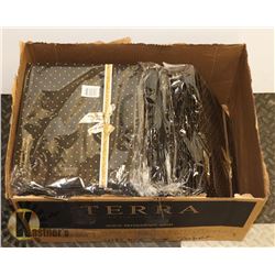 LOT OF ROMANTIC GIFT BAGS.