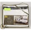 Image 1 : FIELDCREST LUXURY QUEEN SIZE 3PC DUVET COVER.