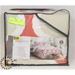 THRESOLD DUVET QUEEN SIZE COVER.
