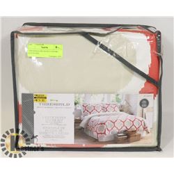 THRESHOLD 3PC DUVET COVERS QUEEN SIZE