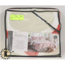 THRESOLD DUVET QUEEN SIZE COVER.