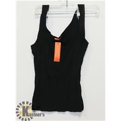 WOMENS SHIRT SIZE UNKNOWN (MAY BE A SMALL)