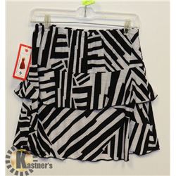 BLACK/WHITE STRIPED  SKIRT SMALL