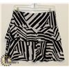 Image 1 : BLACK/WHITE STRIPED  SKIRT MEDIUM