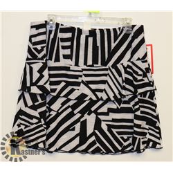 BLACK/WHITE STRIPED  SKIRT XL