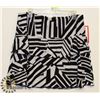 Image 1 : BLACK/WHITE STRIPED  SKIRT XL