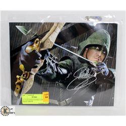 AUTOGRAPHED STEPHEN AMELL GREEN ARROW