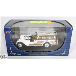 SIGNATURE SCALE MODEL ST. PAUL FIRE DEPT TRUCK.