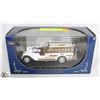 Image 1 : SIGNATURE SCALE MODEL ST. PAUL FIRE DEPT TRUCK.