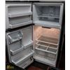 Image 2 : GE STAINLESS TOP FREEZER FRIDGE 29.5"X29.5"X66.5".