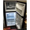 Image 2 : APARTMENT SIZE TOP FREEZER FRIDGE 24"X27.5"X59.5".