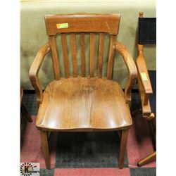 SOLID OAK VINTAGE ARMCHAIR. FURNITURE ON CHOICE