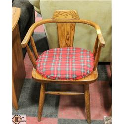 SOLID OAK VINTAGE ARMCHAIR. FURNITURE ON CHOICE