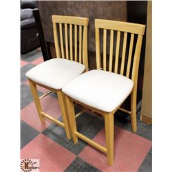 LOT OF 2 MAPLE TONED BAR STOOLS. FURNITURE