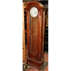 WOOD GRANDFATHER CLOCK. FURNITURE