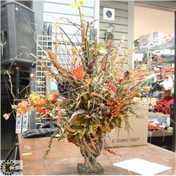 DARK BROWN DECORATIVE VASE W/DISPLAY