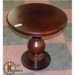 ROUND SOLID WOOD TABLE 24"X24".