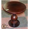Image 1 : ROUND SOLID WOOD TABLE 24"X24".