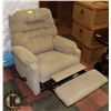 Image 2 : TAN RECLINER CHAIR.
