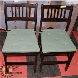 LOT OF 2 SMALL CHAIRS.
