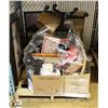 Image 1 : PALLET OF UNCLAIMED MERCHANDISE INCL