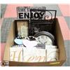 Image 1 : BOX OF HOUSEHOLD DECOR INCL. - CANVAS