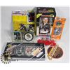 Image 1 : BOX OF HOCKEY COLLECTIBLES