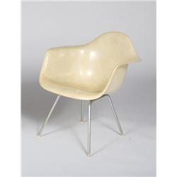Charles & Ray Eames-DAX chair, yellow
