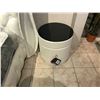 Image 2 : PEARL WHITE TUFTED LEATHER KING SIZE BED FRAME AND PAIR OF MATCHING GLASS TOP NIGHT STANDS, RP: