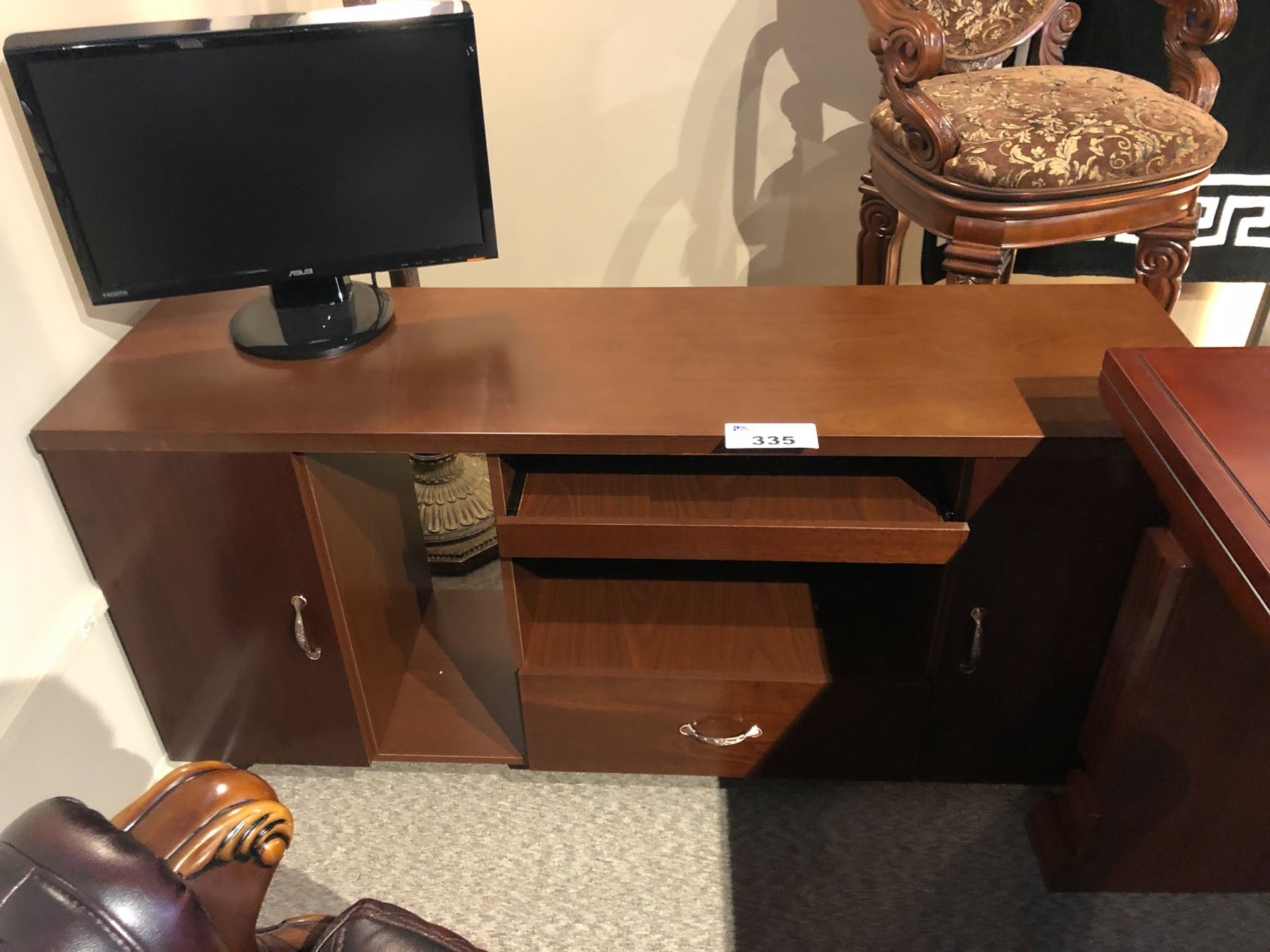 MAHOGANY 5' MULTIMEDIA CONSOLE STAND