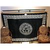 Image 1 : BLACK AND WHITE BORDERED EMBLEM DESIGN 5' X 7' AREA RUG